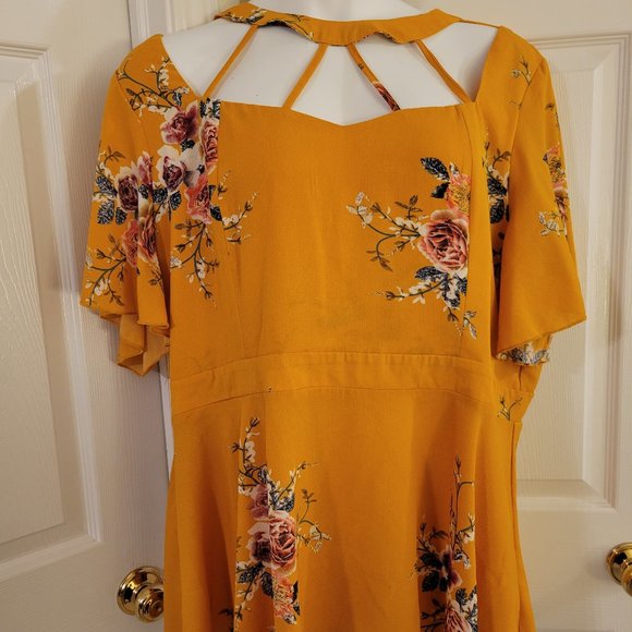 Plus Size Shein Top in Navy and Yellow both 4X - Picture 2 of 8